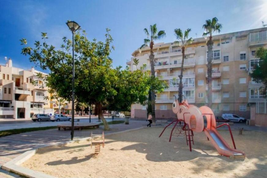 Apartamento Los Gases Torrevieja Esterno foto