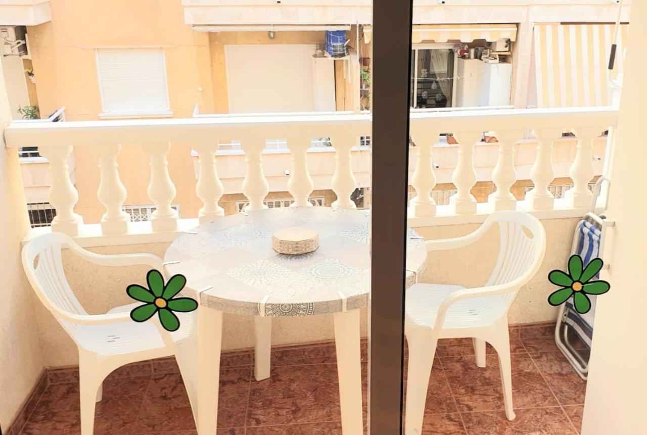Apartamento Los Gases Torrevieja Esterno foto